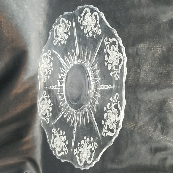 New Martinsville Radiance Floral & Scroll Cracker Serving Plate - Picture 7 of 16